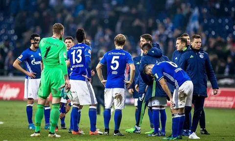 Schalke và cuộc khủng hoảng trước thềm derby vùng Ruhr