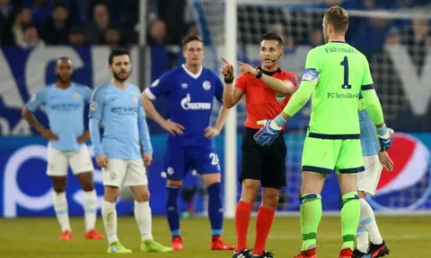 SỐC: Trọng tài chính trận Schalke - Man City không được xem VAR