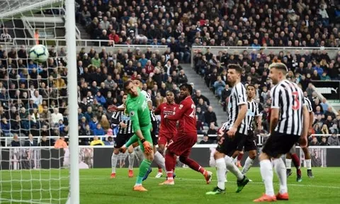 Neville nói về cơ hội vô địch của Liverpool sau chiến thắng ngoạn mục