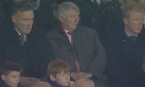 Sir Alex bất lực chứng kiến Man City hủy diệt Man Utd