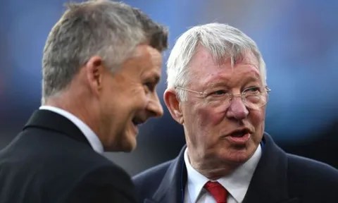 Sir Alex nói 1 điều với Solskjaer sau khi M.U thảm bại