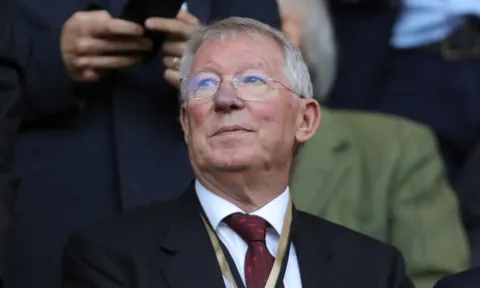 "Sir Alex nói: 'Xin lỗi con trai, chúng tôi sẽ không gia hạn HĐ của cậu'"