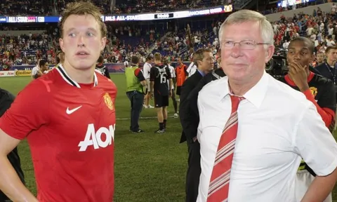 Sir Alex và lời sấm truyền không ngờ về Phil Jones