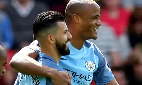 SỐC: Aguero suýt 'đá văng' cúp của Man City