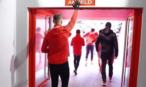 Sốc: Đội trưởng Liverpool bất ngờ phá luật do Klopp đề ra