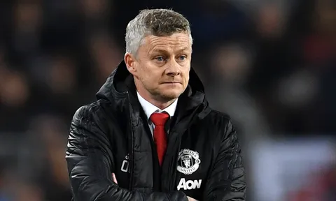 SỐC: Khách mời của M.U chê bai Solskjaer và các cầu thủ ngay trong Gala CLB