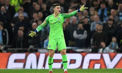 Sốc! Nổi điên vì Kepa, Sarri chỉ đạo anh bắt penalty qua... điện thoại