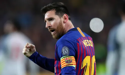 SỐC: Hành động khó tin của Klopp khi Messi lập siêu phẩm sút phạt
