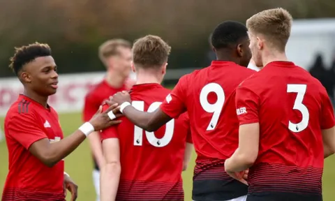 SỐC! Sao trẻ U18 Man United lập siêu phẩm 'không tưởng'