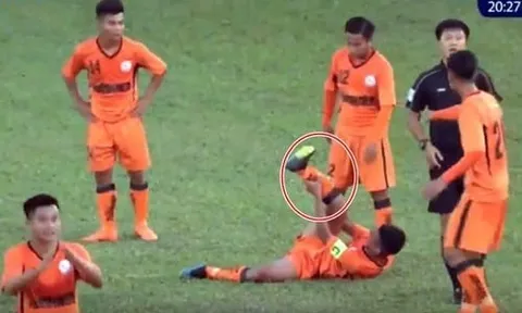 SỐC: Thủ quân U19 SHB Đà Nẵng gãy chân trong trận đấu với HAGL