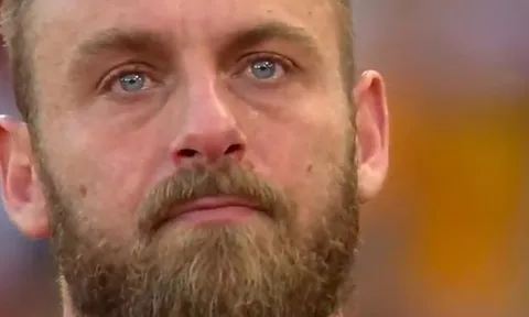 SỐC! Vì De Rossi, người hâm mộ AS Roma biểu tình, mắng Pallotta là con lợn