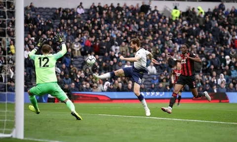 Llorente sẽ có hattrick nếu không bỏ lỡ những cơ hội này