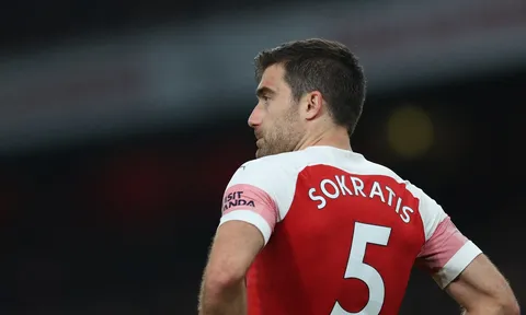 Sokratis tiết lộ không khí phòng thay đồ Arsenal sau thất bại Wolves