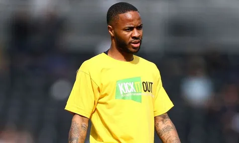 Sterling và hành động khó tin với 550 "đàn em"