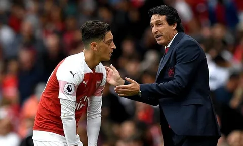 Sự hòa hợp giữa Ozil và Emery mới là lí do giúp Arsenal thăng hoa