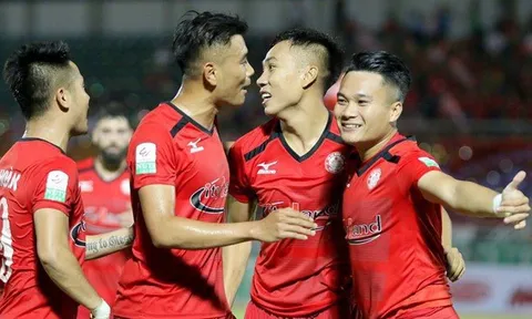 Sự tương phản thú vị của hai trường phái bóng đá tại V-League
