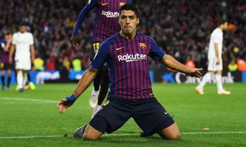 "Siêu tiền đạo" rất gần Arsenal, nhưng Carragher ra tay ngăn cản