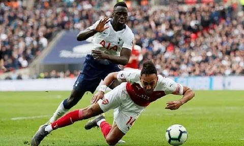 Sút hỏng phạt đền ở phút cuối, Arsenal gửi tin cực vui đến Man Utd