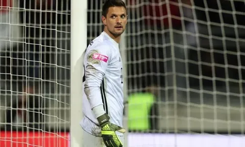Bất ngờ trở thành người thừa, "kẻ đóng thế" Neuer trên đường rời Bayern