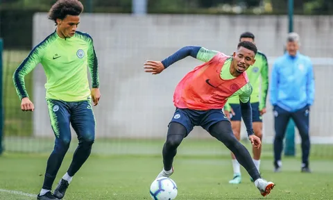Không cho Liverpool bất cứ cơ hội nào, dàn sao Man City lập tức thể hiện tinh thần này