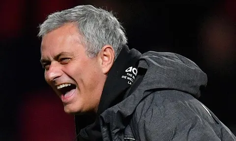 Tâm trạng của Mourinho ra sao khi thấy Man Utd tuột vé dự Champions League?