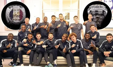Tặng quà độc, Pogba khiến đồng đội ở tuyển trầm trồ