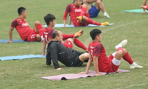 U23 Việt Nam tập "bài lạ", thầy Park thở không ra hơi