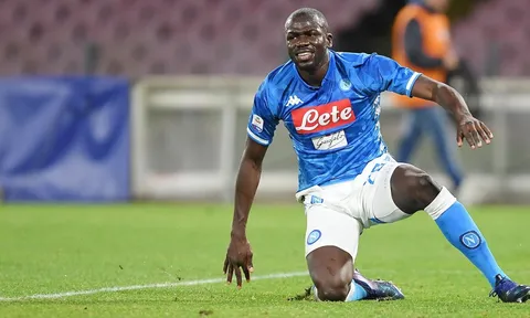 Theo đuổi Koulibaly thời điểm này, Man Utd chỉ được chứ không mất