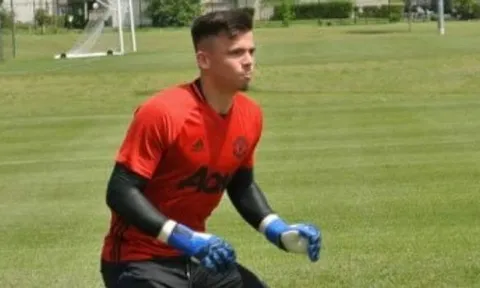 Điều gì đã xảy ra với Theo Richardson sau khi rời Leeds gia nhập Man Utd?