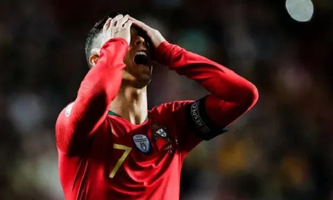 Thi đấu thất vọng, Ronaldo tìm đến người không ngờ để phàn nàn
