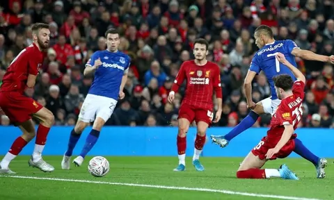 Thua "bọn trẻ" Liverpool, Ancelotti nổi điên trong phòng thay đồ