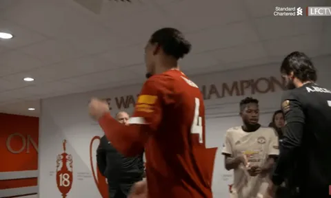 Thua Liverpool, Fred hành động cực sốc khiến CĐV M.U nổi đóa