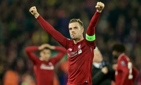 Thú vị: Đội trưởng Liverpool bỏ lỡ khoảnh khắc lịch sử
