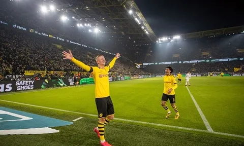Tiếp tục ghi bàn, Haaland đi vào lịch sử Bundesliga