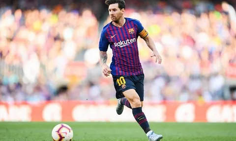 Tiết lộ: Messi đáng ra phải bị thẻ đỏ trong trận đấu với Espanyol