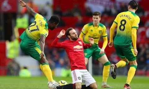 "Tôi bực bội và không vui vẻ khi không được thi đấu tại Man Utd"