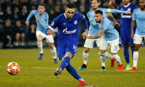 'Tôi không phục quyết định thổi penalty cho Schalke'