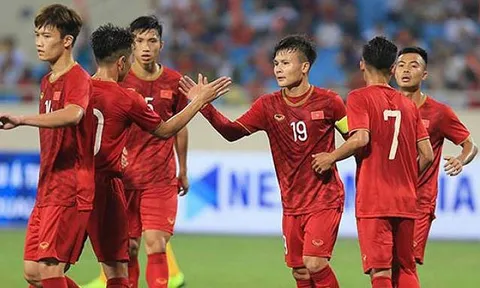 'Tôi sẽ nhắn tin trêu Kiatisak xem anh ấy nghĩ thế nào'