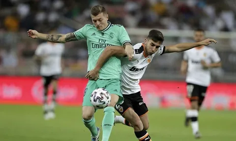 Lập siêu phẩm, Kroos cân bằng thành tích với Maradona Trung Quốc