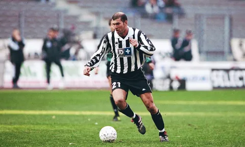 Top 9 tiền vệ công hay nhất 25 năm qua: Có Mata, không Zidane!