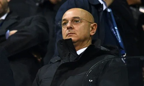 Lộ email của chủ tịch Tottenham gây sốc