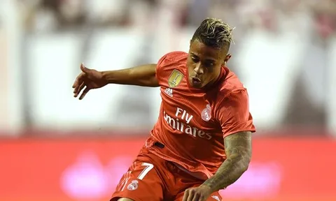 Trả đũa Real độc như Frankfurt, quan tâm kẻ kế thừa Ronaldo thay Jovic