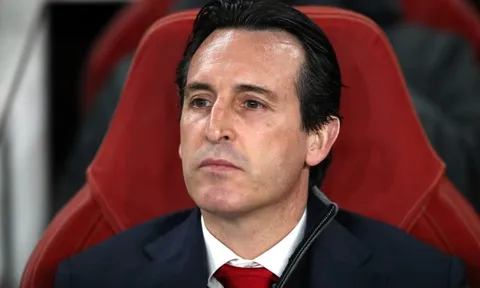 Trò cũ bị thất sủng: "Emery làm tôi buồn cười"