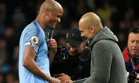 Trò cưng của Pep chia tay, sao Man City thay nhau viết lời đẫm nước mắt