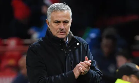 Trở lại cứu Chelsea, câu trả lời của Mourinho là...