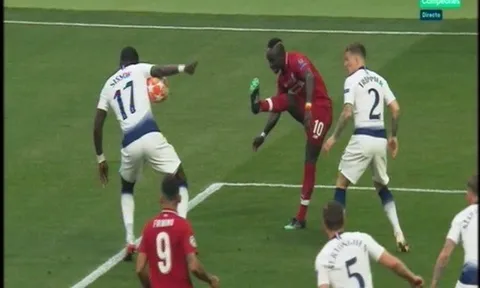 Trọng tài đúng hay sai khi thổi penalty cho Liverpool?