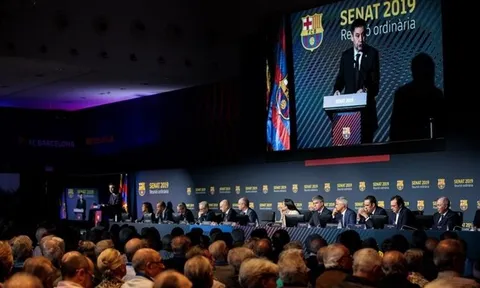 Trước 1000 thành viên, chủ tịch Barca ra phán quyết về tương lai của Valverde