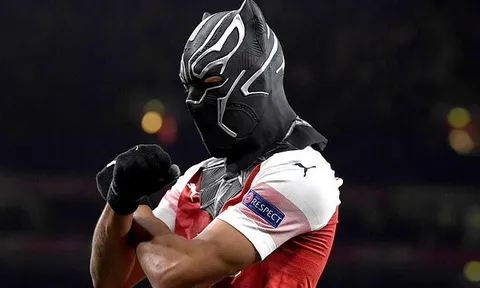 Trước khi hóa 'Báo đen', Aubameyang từng là siêu 'Người nhện'