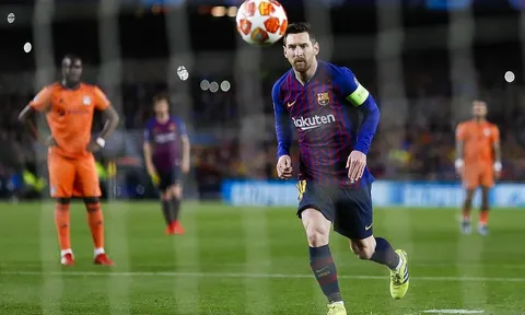 Messi lạnh lùng khi sút Panenka