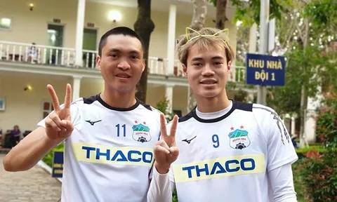 Tuấn Anh cắt bỏ mái tóc lãng tử, để đầu cua
